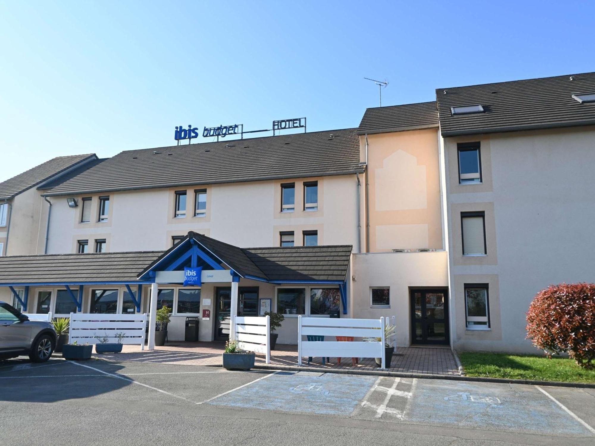 Hotel Ibis Budget Laval Bonchamp Les Laval Exterior foto