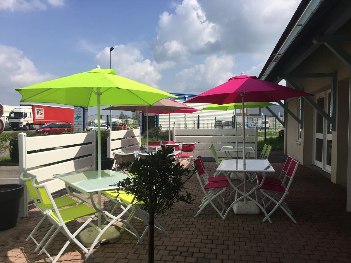 Hotel Ibis Budget Laval Bonchamp Les Laval Exterior foto